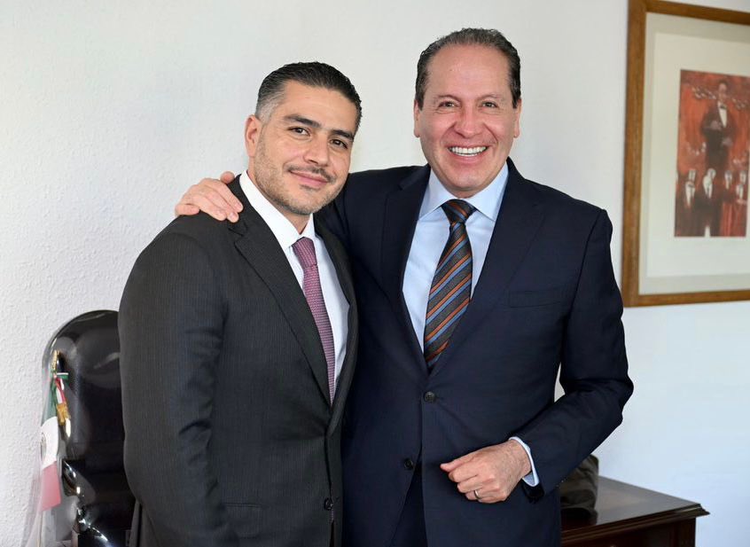 eruviel_avila's tweet photo. Estimado Secretario @OHarfuch, te envío un fuerte abrazo y mis mejores deseos en tu cumpleaños. Que Dios te bendiga. Reconozco la energía, profesionalismo y capacidad con que realizas tu labor en beneficio de las y los mexicanos. ¡Felicidades! https://t.co/HaP42omfkq