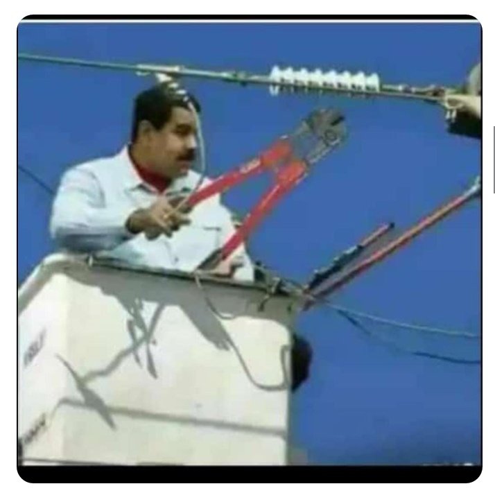 LucaBrassi9's tweet photo. #cortedeluz #sinluz https://t.co/xlqjkAtLbO