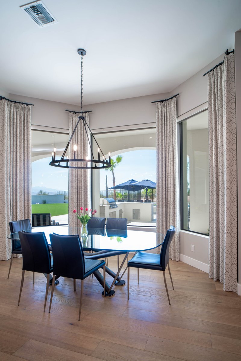 helserbrothers's tweet image. Thank you Amy, for letting us be a part of your vision! 💙 @AmyWolffInteriors
📸: @tonymarinellaphotography 
🛠️: @desertdesigngroup
#Helserbrothers #Draperyhardware #Customdraperyhardware #Windowtreatments #Windowcoverings #stationarydrapes