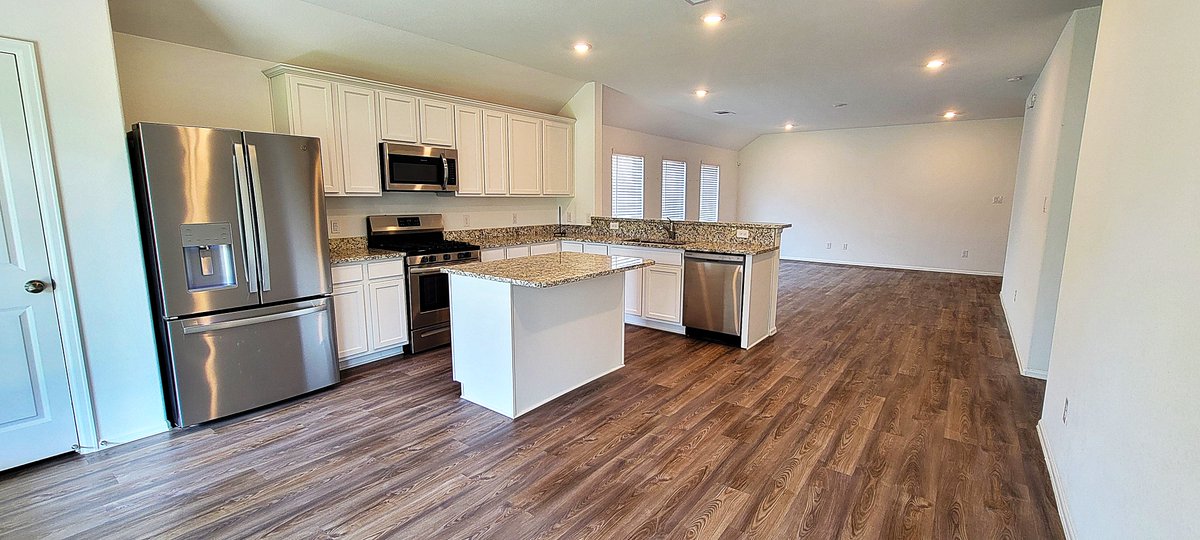 PrepperRealtor's tweet image. Just Reduced! Don't miss this opportunity to have an almost new home with one of the biggest back yards in the neighborhood. And ask about some special rate loans that are available to qualified buyers. W/D &amp;amp; Refrigerator are included.
gregsanders.nbeliterealtygroup.com/details/?mlsid…