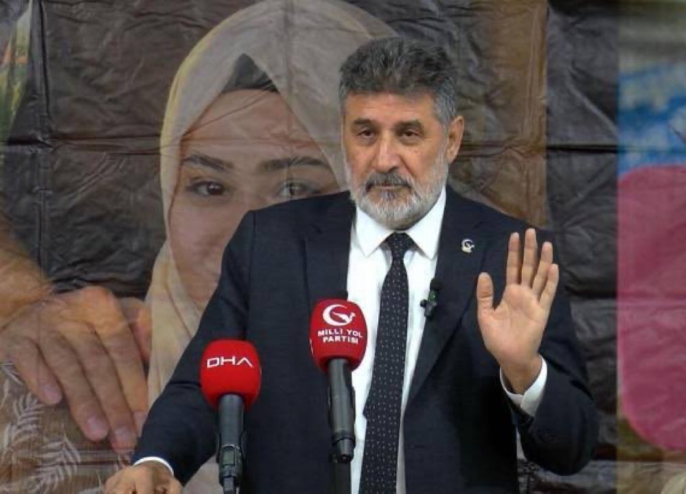 🗣️Milli Yol Partisi Lideri Remzi Çayır:

“Suriye'de yeni parlamento oluşturmak için oluşturulan Ulusal Diyalog Buluşması’na Suriye Türkmen Meclisi davet edilmemiş. Üstelik PKK unsurları bile katılıyorken…

Hani 82 Şam, 83 Halep’ti?”