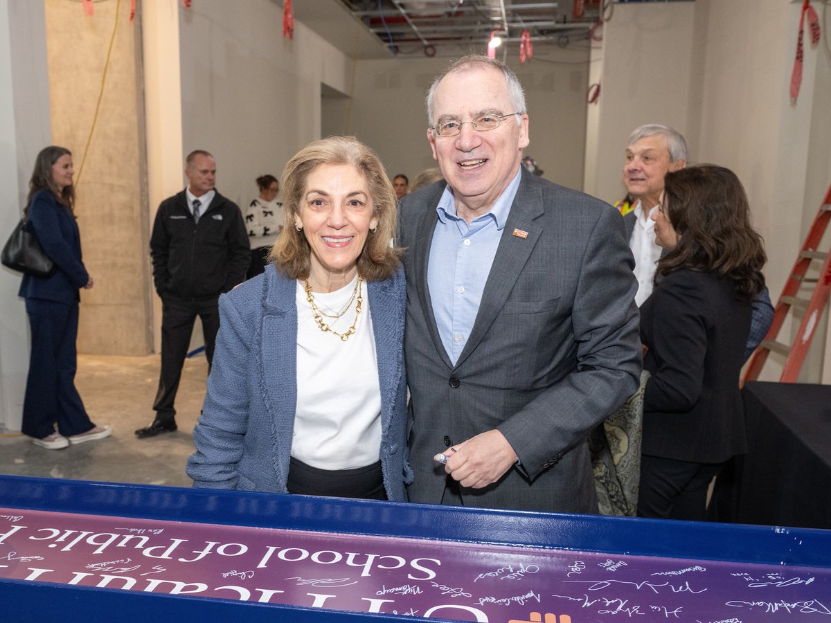 UTHealth Houston celebrated a major milestone with a topping-out ceremony for the Public Health Education &amp; Research Building, the future home of @uthealthsph! Opening in 2026, this 10-story facility will advance the field of public and population health. go.uth.edu/PublicHealthTo…