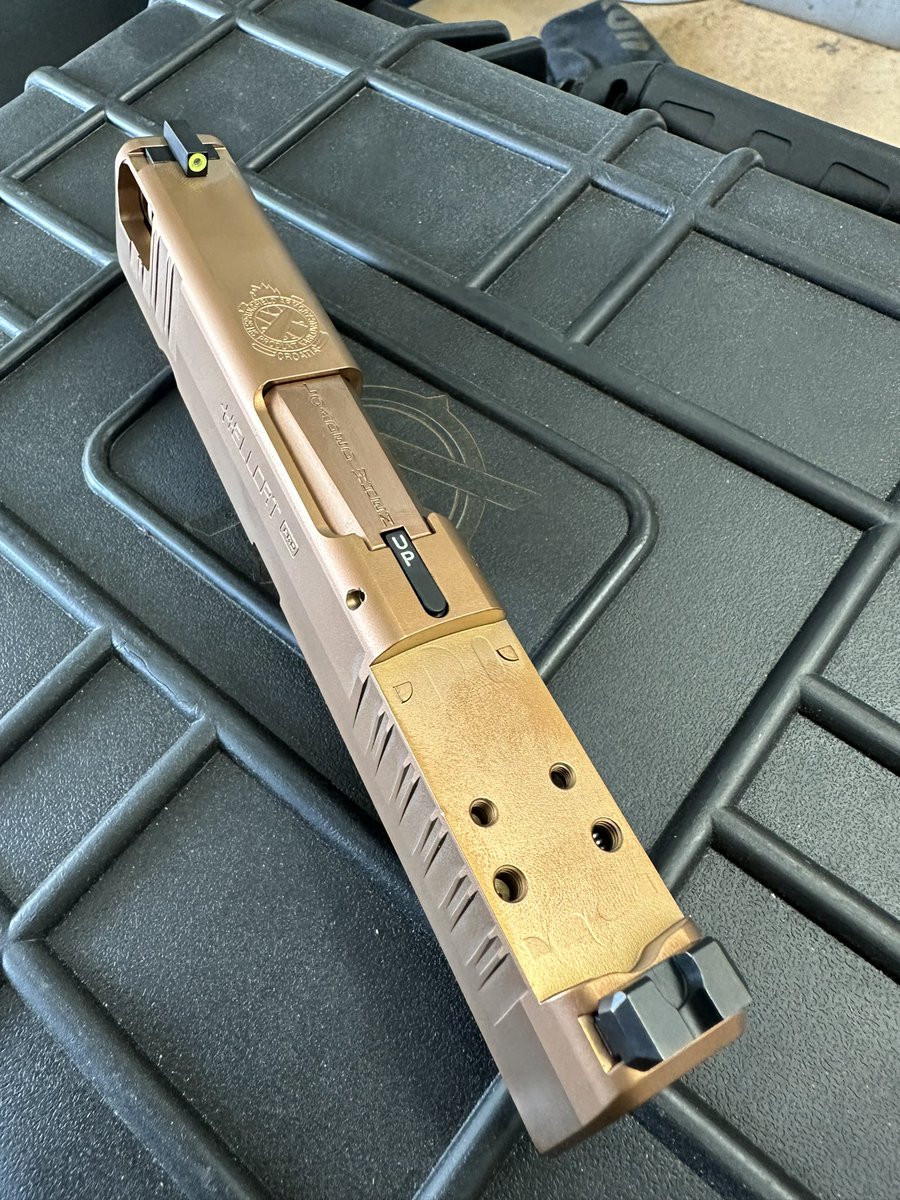 Floyds Custom Shop tweet media