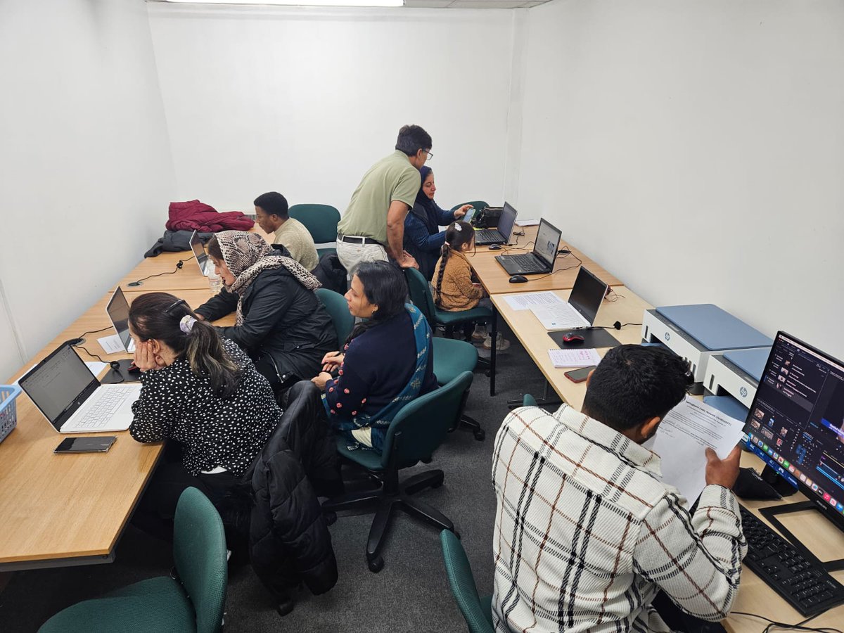 It was a busy day at our IT suite, with service users actively working on their typing skills and exploring educational websites that encourage continuous learning. A big thank you to our dedicated volunteer IT tutors for their time, effort, and enthusiasm! 🌞