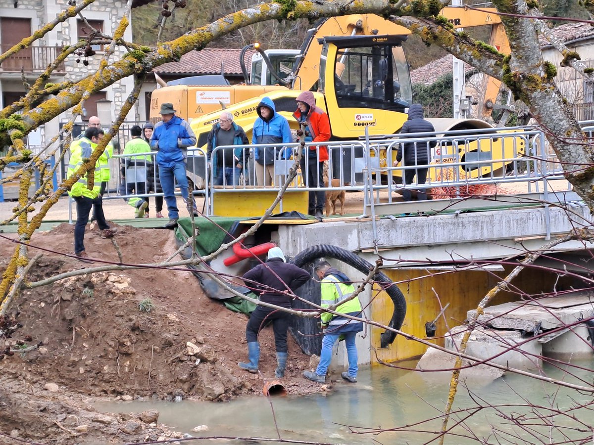 Mendialdea_info's tweet image. Leorza muestra su enfado una vez más por las obras del nuevo puente.
mendialdea.info/2025/02/25/leo…
#ArabakoMendialdea #MontañaAlavesa