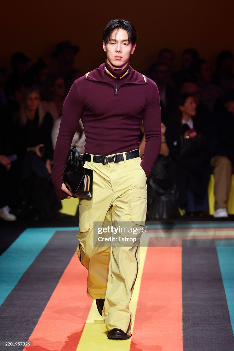 ann_kitteh's tweet image. The first ever kpop idol to walk three out of the Big Four Fashion Weeks, within A YEAR 🔥

@OfficialMonstaX Shownu ladies and gentlemen!!

#SHOWNUxKWAY #SHOWNUxMFW
#SHOWNUxMilanFashionWeek