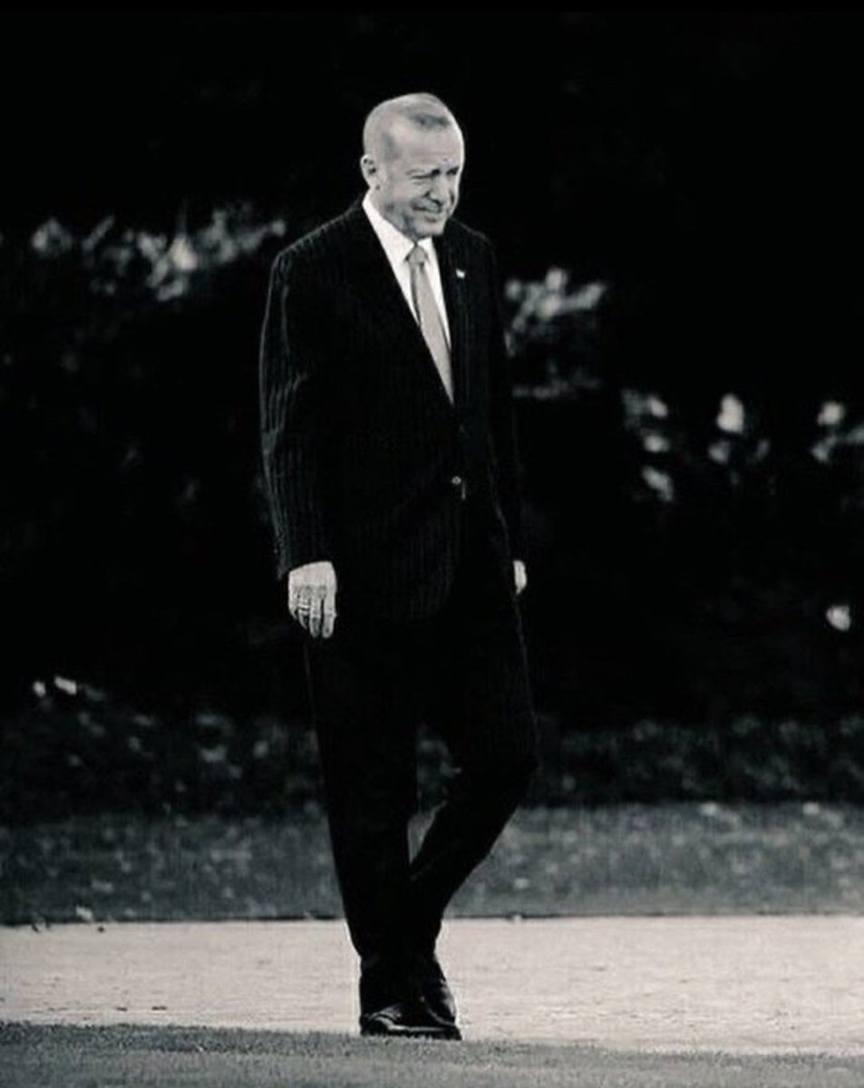 Oğlum...
Diplomanızda..
Yatayınızda..
Dikeyinizde...
Alayı sizin olsun..
Alın..
Turşusunu kurun..

Biz..
Gerçeğin kendisiyle devam...

Rabbim ömrünü uzun etsin..
Güzel adam <a href="/RTErdogan/">Recep Tayyip Erdoğan</a> 🇹🇷

İYİ Kİ DOĞDUN REİS
#CumhurunReisi71yaşında 🇹🇷