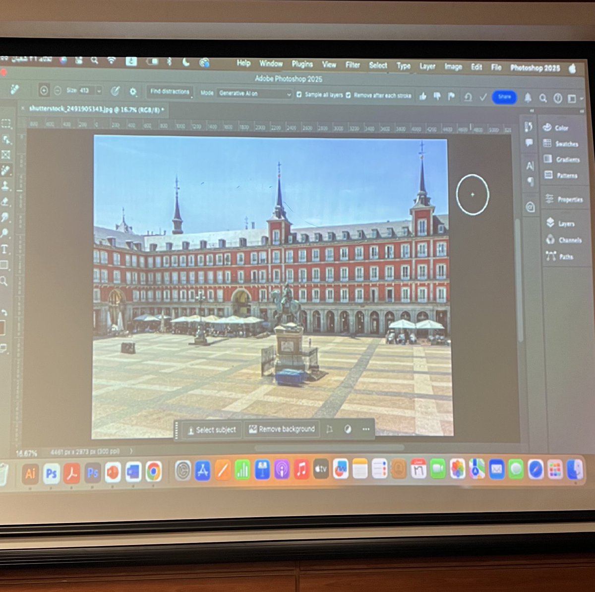 سعدت اليوم بتقديم دورة الذكاء الاصطناعي بالفوتوشوب لمنسوبي جامعة الملك سعود
وكيف صار التصميم أسهل وأسرع بضغطة زر 😍 مع هذا السحر 👌
شكرًا لكل اللي حضروا وتفاعلوا، كان يوم مليان إبداع! 
 #الذكاء_الاصطناعي #فوتوشوب
<a href="/_KSU/">جامعة الملك سعود</a>