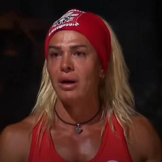 Damla Can > Nagihan Karadere