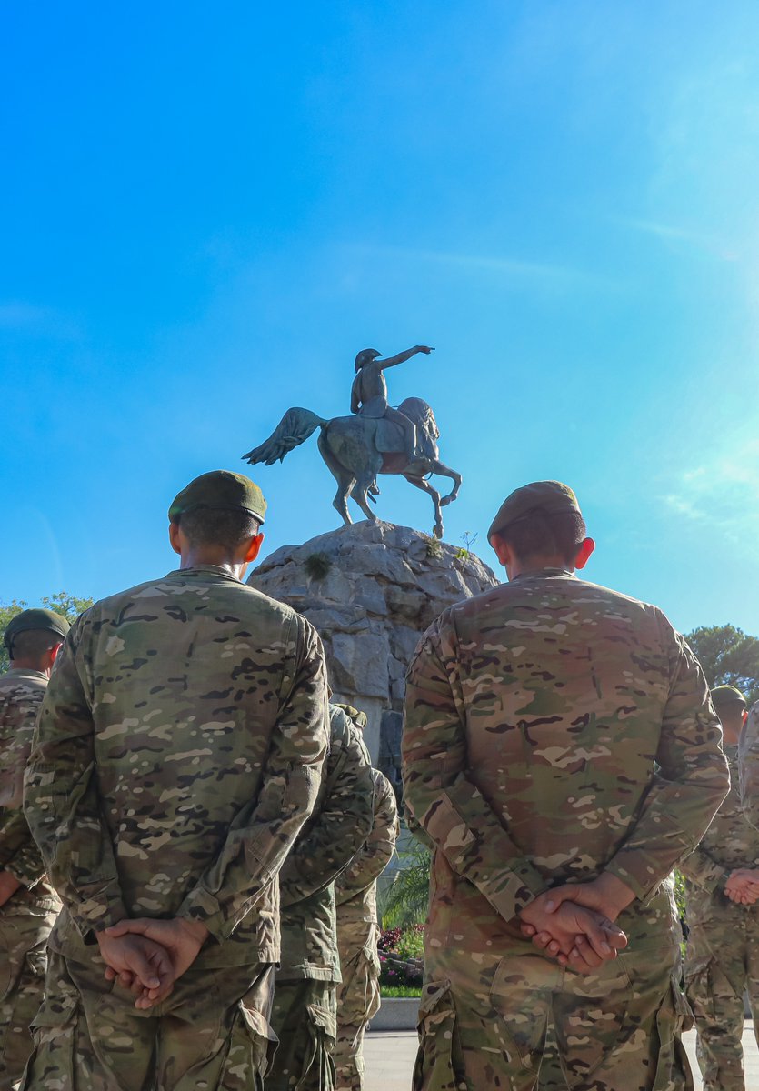 "La unión y la concordia son la mayor fortaleza de los pueblos." ✊🇦🇷

En el natalicio de José de #SanMartín, recordemos que su legado no es solo historia, sino un llamado a trabajar juntos por un país más justo y libre.

Sigamos su ejemplo con valores, esfuerzo y unidad.