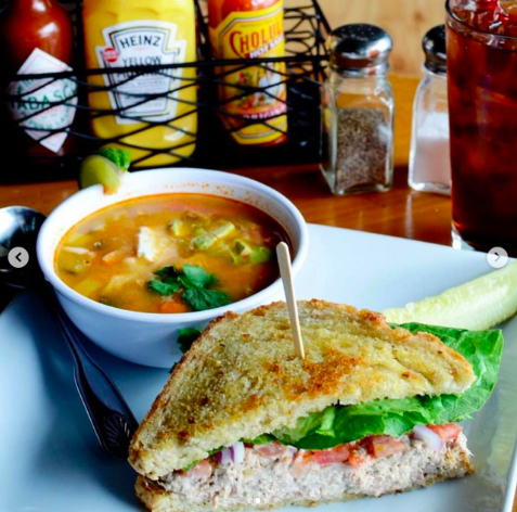 SacramentoTop10's tweet image. Clubhouse 56 in #Eastsac is a grand place for lunch. Get the bacon burger!
Corner of H &amp;amp; Elvas