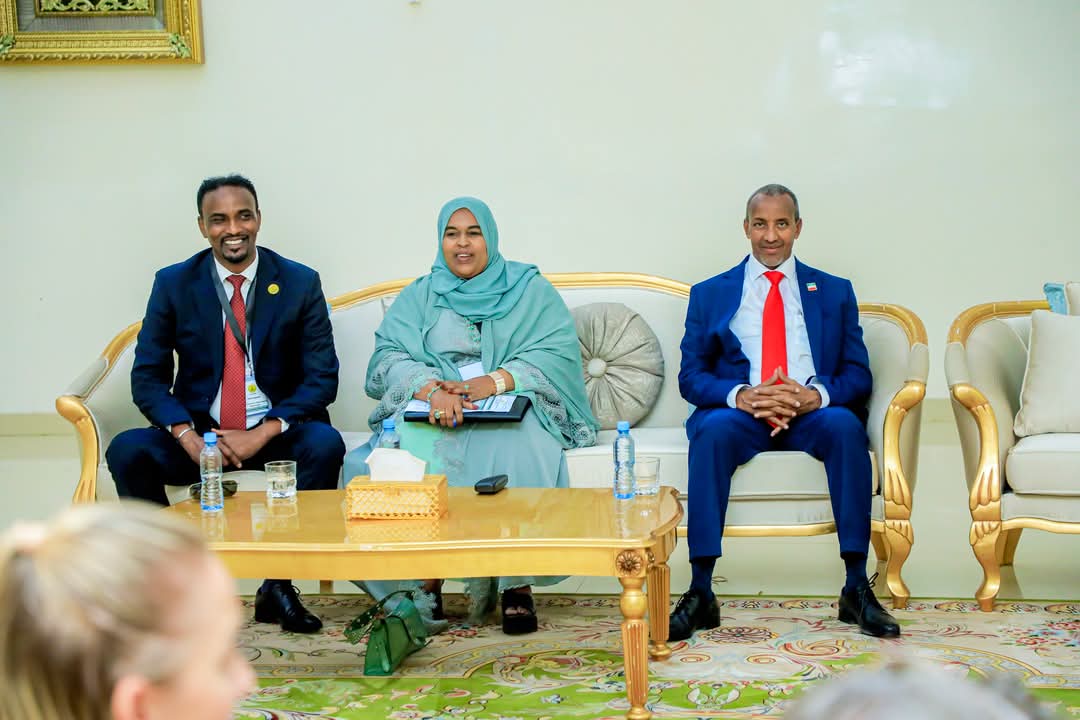 Presidencysl_'s tweet photo. H.E. President @Abdirahmanirro met with international partners, including the EU, UN, UK, and the USA, to strengthen cooperation on economic growth, social progress, and development.

The meeting reaffirmed Somaliland’s commitment to global partnerships and long-term prosperity. https://t.co/Ncw3DVrKTN