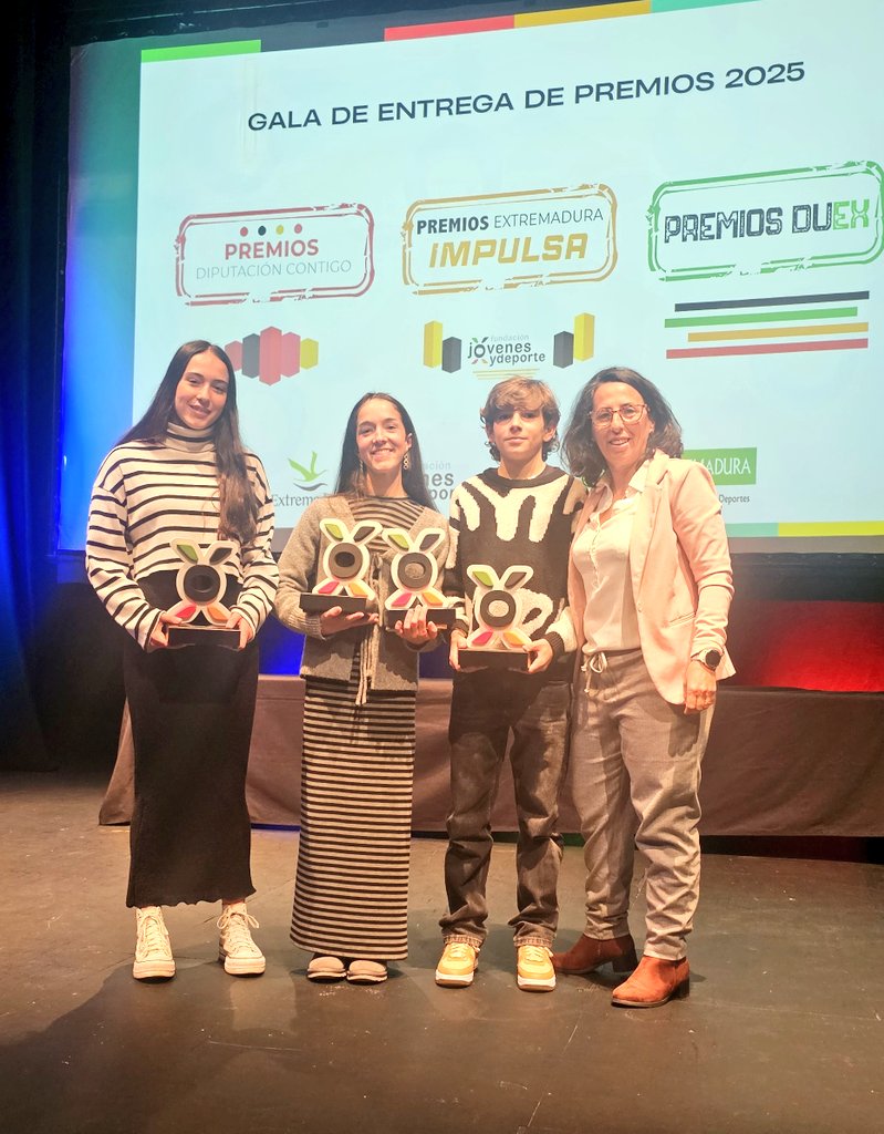 La Fundación Jóvenes y Deportes entrega los premios Diputacion Contigo a los atletas de <a href="/arte_fisico/">Arte Fisico</a> en una gala con 300 personas en Montijo.
Donde se premian los méritos deportivos y académicos.
Nerea Rodriguez, Laura Ordiales, Carlos Pedrosa.