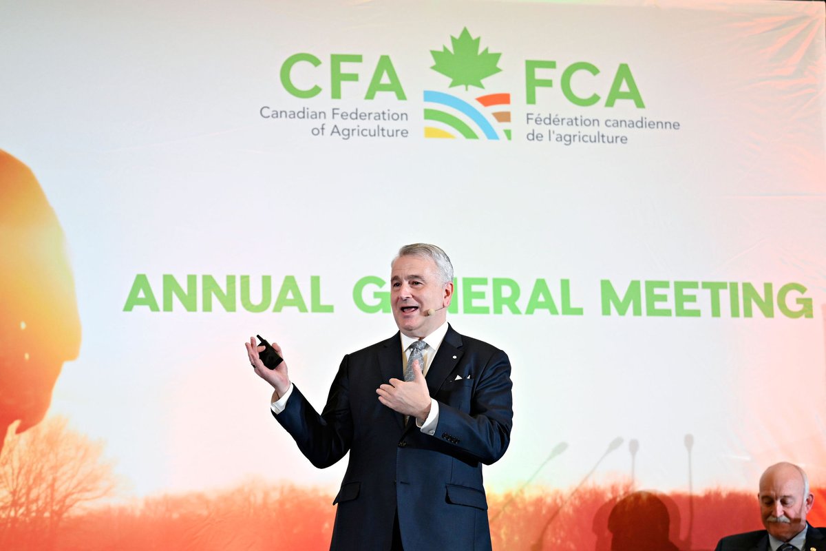CFAFCA's tweet photo. The #CFAAGM25 Keynote Speaker, @niknanos, gives an exciting presentation on how the Canadian and international political climates could impact trade and agricuture. An interesting and unique perspective on an incredibly complicated topic. Thank you for joining us today! #cdnag https://t.co/VbgL0HQ4Yu