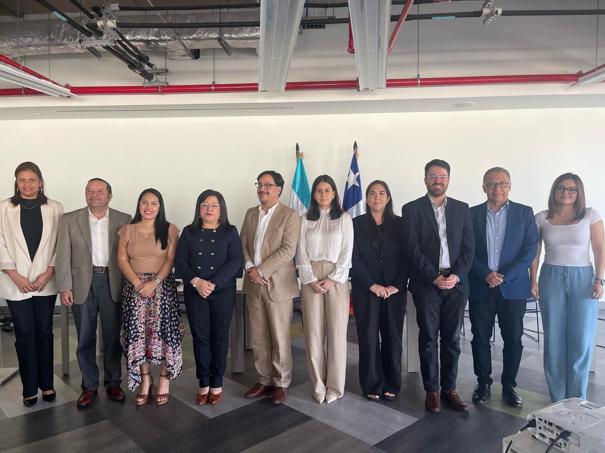 Seduc_HN's tweet photo. Honduras y Chile, unidos por el progreso educativo🇭🇳🫱🏻🫲🏼🇨🇱
Con el objetivo de fortalecer la educación, Honduras y Chile, intercambian conocimientos identificando estrategia de currículo e investigación educativa que, contribuyan a la calidad del sistema educativo.🏫
#añodelasarte https://t.co/57y4R0gaho