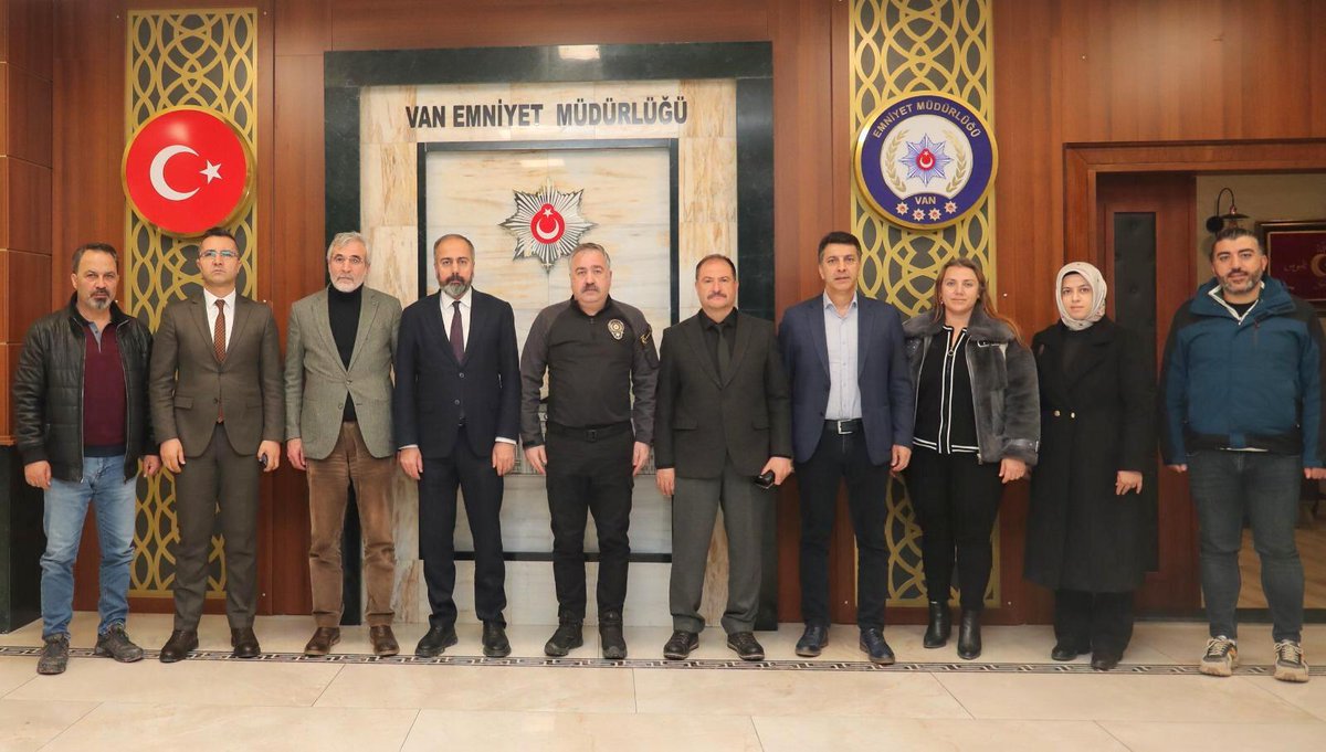 Rektörümüz Prof. Dr. Hamdullah Şevli, Rektör Yardımcımız Prof. Dr. Aydın Görmez,  İİBF Dekanı Prof. Dr. Fevzi Erdoğan ve beraberindekiler, Van İl Emniyet Müdürü Sayın Murat Mutlu’yu makamında ziyaret etti.

Van İl Emniyet Müdürlüğü’ne 10-11 Nisan 2025 tarihlerinde icra edilecek