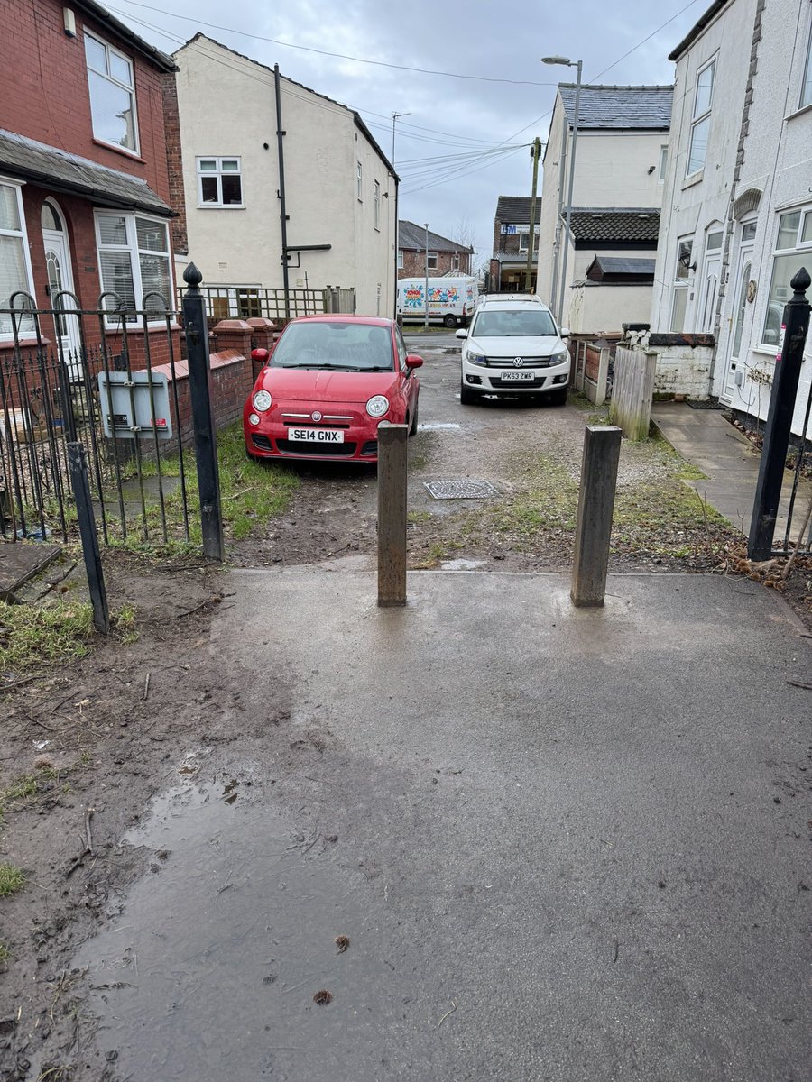 halered's tweet photo. @SalfordCouncil   Shocking quality work at the entrance to Cadishead park . If small children walk past this it will slice their faces . If you need a quality fabrication company to sort it I am sure we can offer a competitive quote as we are located over the road . #salford https://t.co/eP3eeMHMg3
