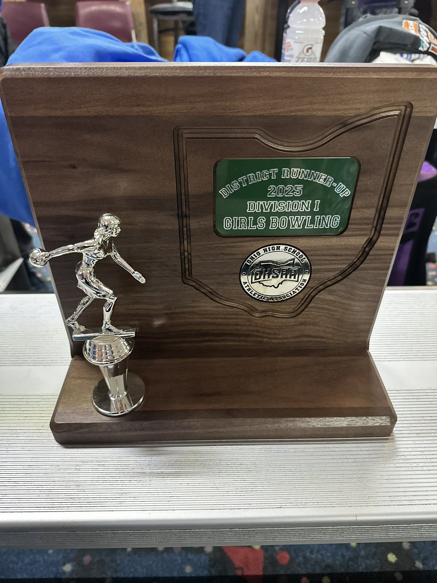 🎉 Congratulations to our Bradley girls bowling 🎳 team on their District Runner-up finish🏆!! Moving on to States next Friday! Let’s go Jags! 🐆🎳