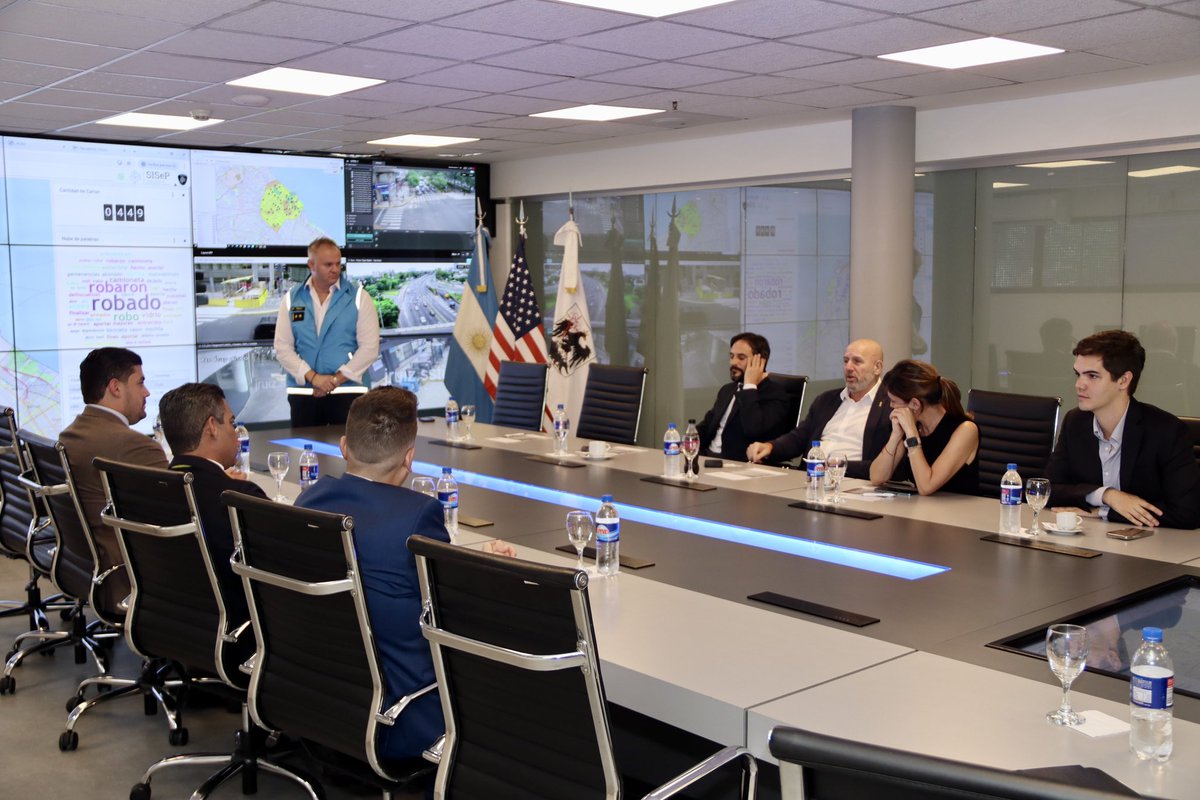 Hoy en el Centro de Minotoreo Urbano recibimos a <a href="/FrancisSuarez/">Francis X. Suarez</a>, el Alcalde de Miami más votado de la historia.