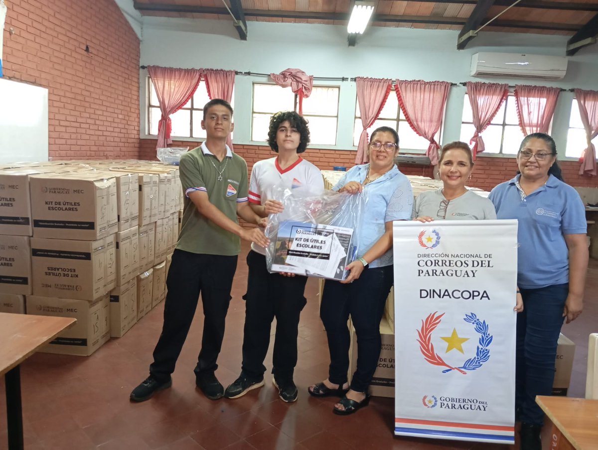 CorreoPy's tweet photo. 🚛📚 Los kits escolares llegan a Fernando de la Mora y a Julián Augusto Saldívar. 

Los materiales se transportan con vehículos que están al servicio del Correo Paraguayo.

Dinacopa al servicio de la ciudadanía 🇵🇾

#KitsEscolares2025 🇵🇾
#CorreoParaguayo 🇵🇾
#GobiernoDelParaguay 🇵🇾 https://t.co/ew5dQlNXoO