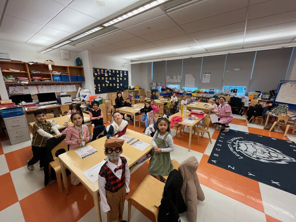 ps305q's tweet photo. Happy 100th day of school!  Students celebrated by dressing up as 100-year olds and showcasing amazing projects! #elementaryfun @NYC_District24 @NYCSchools @ps305q https://t.co/MIt8ChdAUo