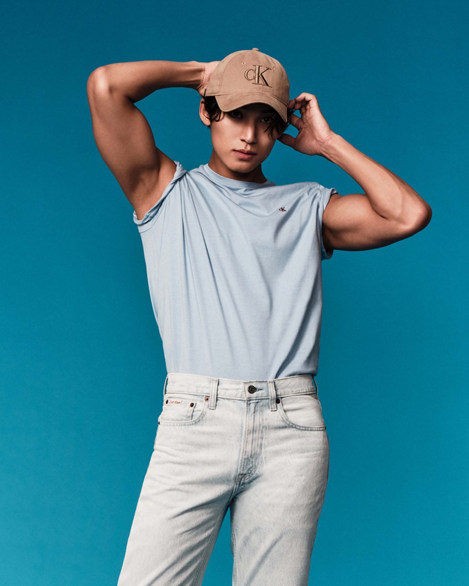 simple can be bold. MINGYU keeps it minimal. the monogram tee with light wash denim make the look.