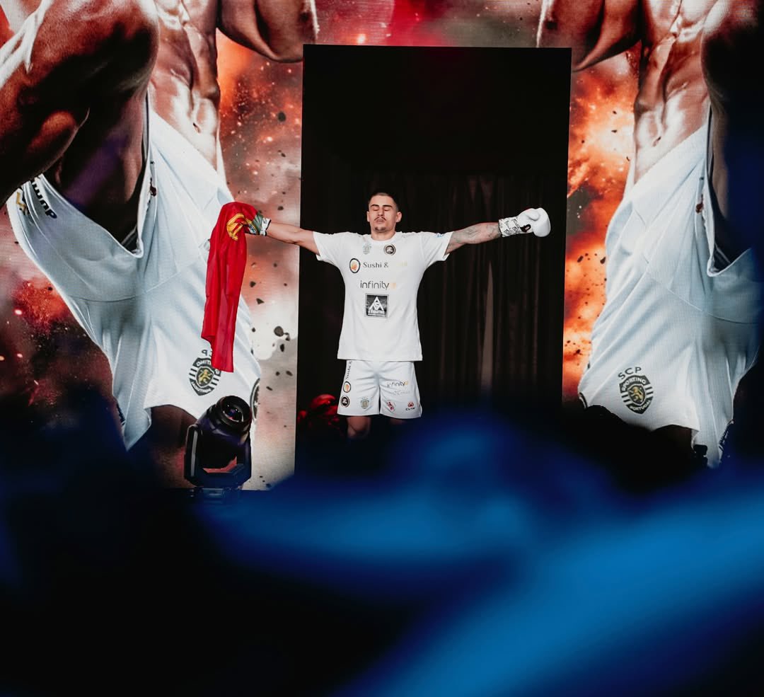 SCPModalidades's tweet image. Glória para André Santos em Roterdão 🥇

O Leão do #KickboxingSCP venceu Wunn e mantém a sua invencibilidade no #GLORY98 🥊 Bravo 👏