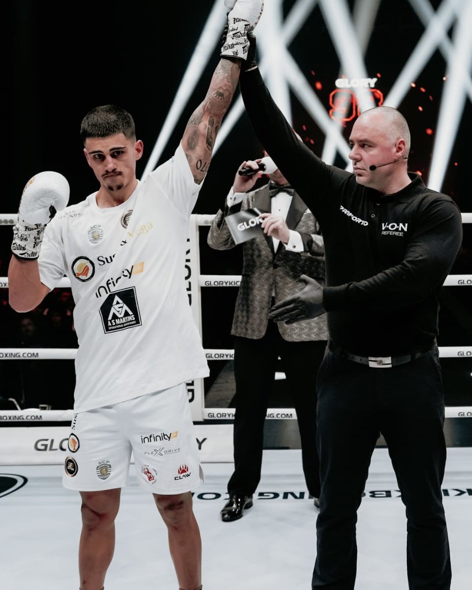 SCPModalidades's tweet image. Glória para André Santos em Roterdão 🥇

O Leão do #KickboxingSCP venceu Wunn e mantém a sua invencibilidade no #GLORY98 🥊 Bravo 👏