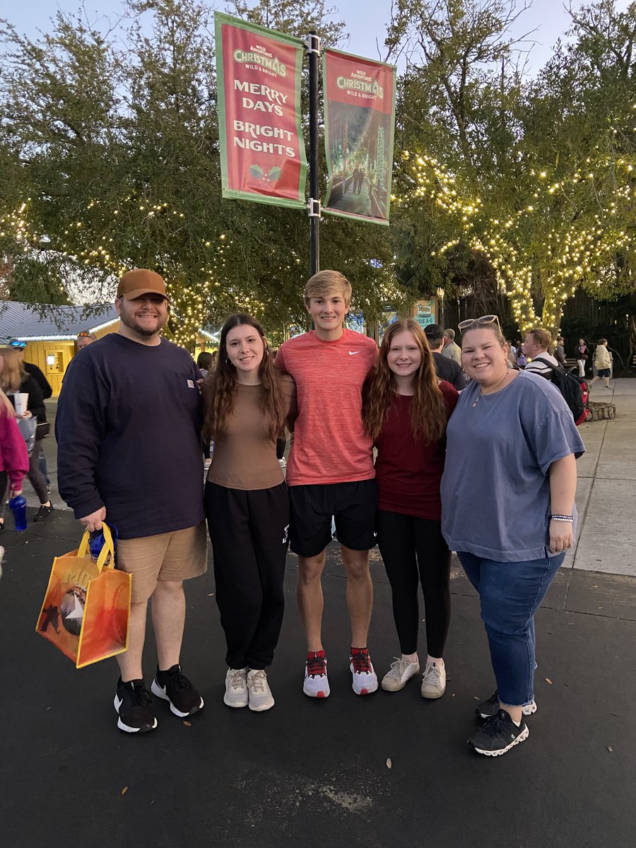 MBStudents_'s tweet photo. The last event of the 2024 was our annual trip to the MOVE Conference at Wild Adventures in Valdosta. Jacob and Kayton even snapped a photo with our Seniors for their last MOVE. https://t.co/vRVj6Aqqyp