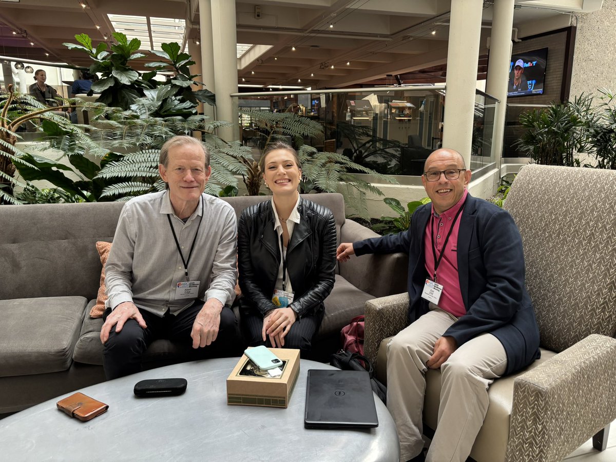 Malvina avec ses deux directeurs de thèse Azel Zine (LBN) et Albert Edge (Harvard)
