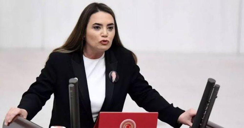 🗣️Milletvekili Ayyüce Türkeş: 

“Golani’nin başında bulunduğu HTŞ yönetimi, düzenlediği ulusal diyalog konferansında Suriye Türkmen Meclisi’ni dışlayarak Suriye’de yaşayan Türkmenleri yok saydı. 

Türkiye’den ses yok!”