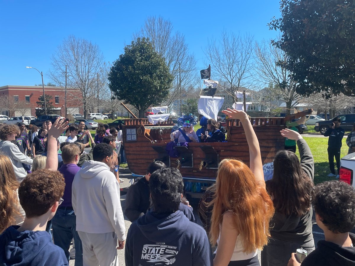 University of New Orleans tweet media