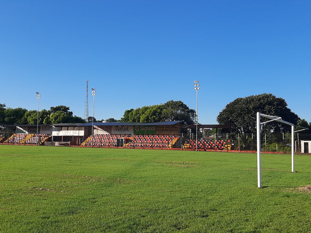 Clecioruver's tweet image. Guia Crissiumal - Com novo gramado, cadeiras nas arquibancadas e novo vestiário, Estádio Rubro-Negro Hinterholz está todo remodelado guiacrissiumal.com.br/noticias/25-02… @TupiCrissiumal @divisaodeacesso
