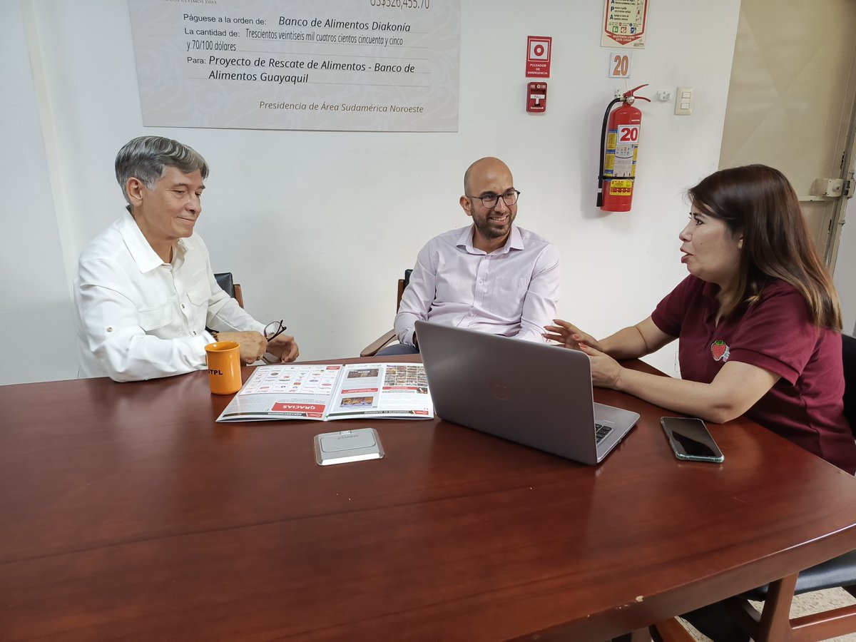 Banco de Alimentos DIAKONIA (@bcoalimentosgye) on Twitter photo Tuvimos la grata oportunidad de recibir al Sr. Esteban de los Ríos, representante de <a href="/BimboEcuador/">Bimbo Ecuador</a> para fortalecer el trabajo en conjunto en pro de la niñez ecuatoriana.
¡Barrigas contentas, corazones llenos!
#RSE #SirviendoConAmor Tuvimos la grata oportunidad de recibir al Sr. Esteban de los Ríos, representante de <a href="/BimboEcuador/">Bimbo Ecuador</a> para fortalecer el trabajo en conjunto en pro de la niñez ecuatoriana.
¡Barrigas contentas, corazones llenos!
#RSE #SirviendoConAmor