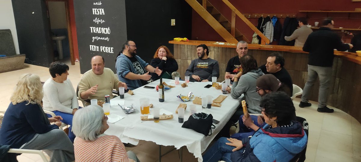 Gran jornada de morra este sábado 22 en Monroyo, una jornada que juntó a pequeños, jóvenes y grandes de Monroyo y localidades cercanas (Morella, Torrecilla y Valjunquera) en el encuentro morrero infantil, el concurso de dibujo y el campeonato comarcal.