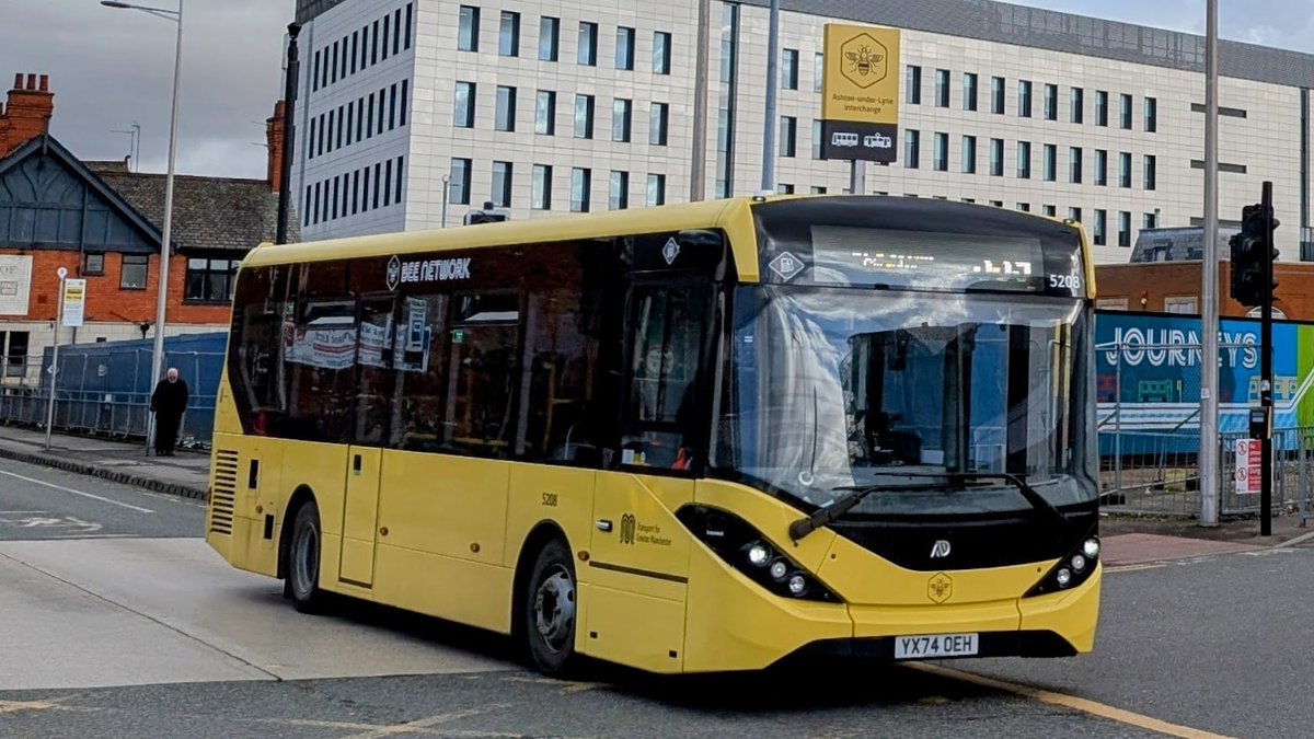 WC2512's tweet photo. That little buzz for the estates 🐝
@BeeNetwork @gnwbus 5208 - YX74 OEH approaching #AshtonUnderLyne Interchange this afternoon about to work a 339 service to #Crowhill. https://t.co/dNVSZlr97u