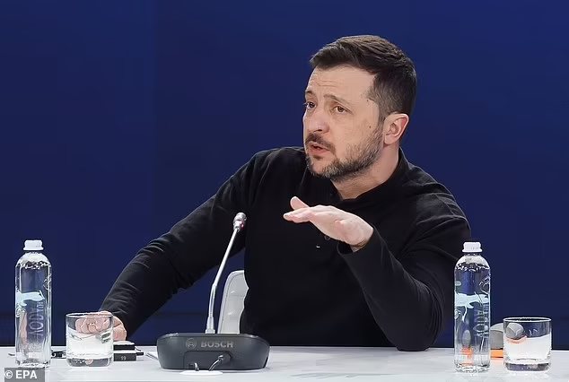 RonMilner77544's tweet image. Headline-Ukraine has agreed the terms of a minerals deal with the US in a significant step towards a peace settlement just days after rejecting the plans, it has been reported. Kyiv officials have said the war-torn country is now ready to sign an agreement with Washington on…