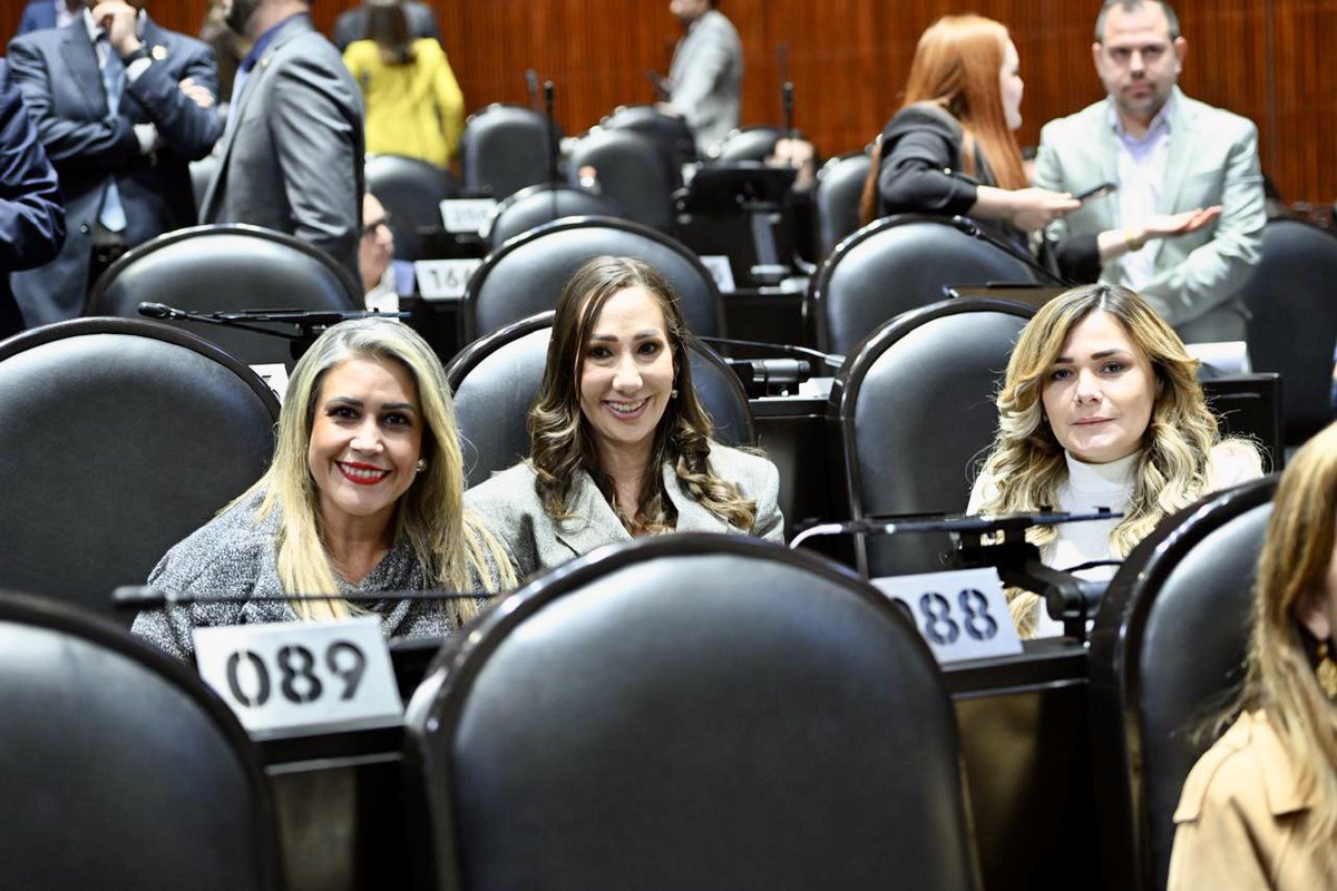 Noemi Luna (@noemiluna_zac) on Twitter photo Legislan por consigna y al vapor y terminan haciendo el ridículo.
Al final, les enmiendan la plana.
Por eso estamos aquí las <a href="/diputadospan/">Diputados PAN</a> para explicarles porqué prohibir no funciona.
"Prohibido prohibir" el maíz y provocar carestía y alza de precios.
#SoyResistencia Legislan por consigna y al vapor y terminan haciendo el ridículo.
Al final, les enmiendan la plana.
Por eso estamos aquí las <a href="/diputadospan/">Diputados PAN</a> para explicarles porqué prohibir no funciona.
"Prohibido prohibir" el maíz y provocar carestía y alza de precios.
#SoyResistencia