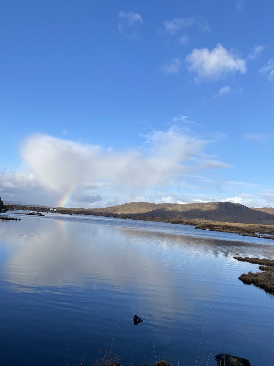 Idir dhá mhúr 🌈