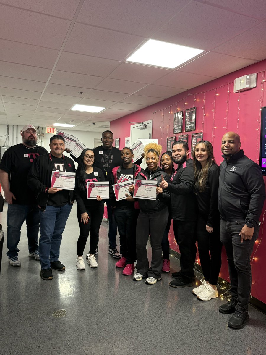 kingceelo's tweet image. Great In-Person Meeting today with the Memphis District Leadership Team. Solid conversations and planning for our future success. @SellPhones4 

#GrindNation #TheCrown