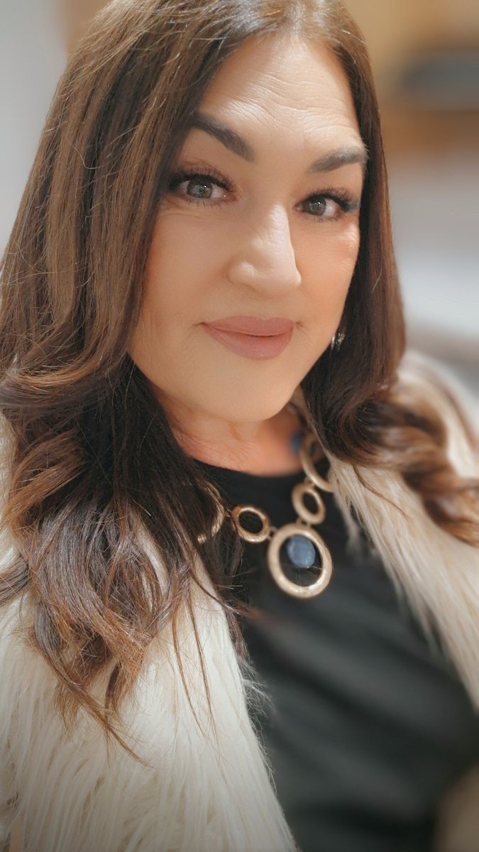 Terminada la presentación de mi libro, agradezco de corazón a los que os habéis pasado por allí y a todos los que lo estáis leyendo. Muchas gracias. 
Que las diosas os acompañen siempre. ❤️