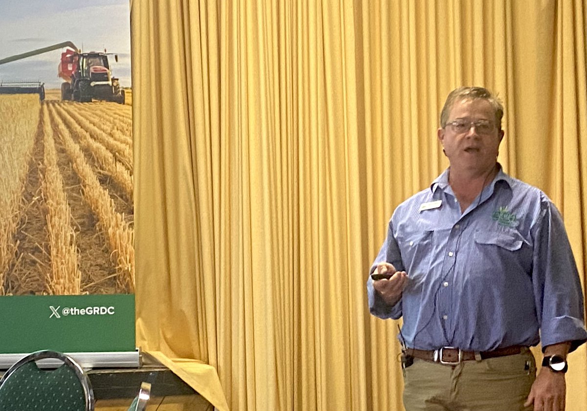 Big M is in da house at the Nyngan <a href="/theGRDC/">GRDC</a> update this morning talking re increasing sowing rates as a weed control tool.

<a href="/MaurieStreet/">Mauriestreet</a>