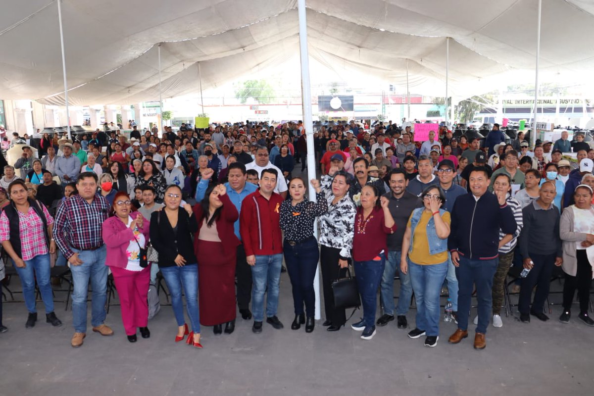 Bienestar_Hgo's tweet photo. En la #SebisoHgo respaldamos las acciones que benefician a las familias hidalguenses 👪

Nuestro titular, Ricardo Gómez, asistió a la entrega del "Programa de apoyo a tu economía familiar y a la ecología" del Ayuntamiento Actopan, donde se entregaron calentadores solares. https://t.co/uT7g3AfiaB