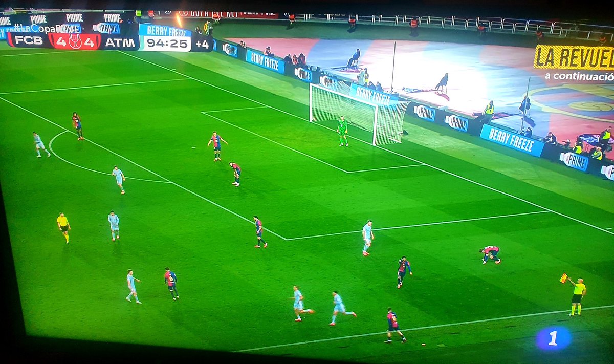 LopezyValiente's tweet photo. ¡¡ #Partidazo !! 8 Goles como 8 soles. ¡QUÉ BUENOS SON!
¡¡Han acabado como yo quería 
#Empatados !! #4A4 
#FCBarcelona Enhorabuena 
#AtleticoMadrid ¡Enhorabuenaaaaa!
Mis dos equipos son los mejores.
Ya sólo me falta que mañana  gane #LaRealSociedad al RealMadrid 😜 https://t.co/VQ6JF80l7c