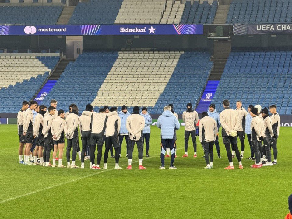 Alexis_RH_'s tweet photo. Veo este Barcelona 4 - 4 Atlético de Madrid y la sensación es que algo mal ha hecho el Real Madrid para no ganar a estos dos equipos. 

Pero todavía está a tiempo de hacerlo. Quedan las citas más importantes. 

Confío. https://t.co/TQDfDQebkA