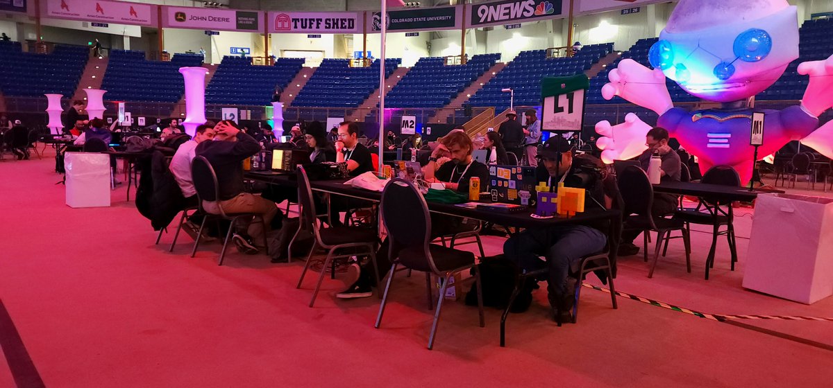 dFusionAI's tweet image. Who else is at @EthereumDenver #BUIDLing right now? 👀⛰️