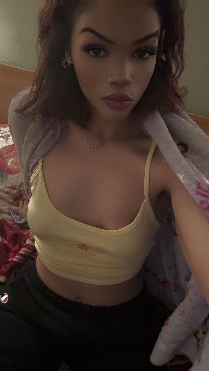 bow down to ur queen loser 😋 
#findom #femdom