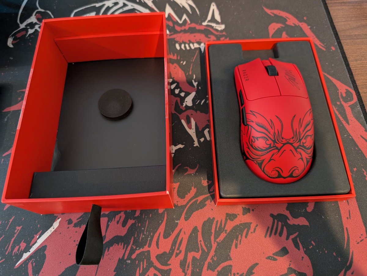 Thanks <a href="/Razer/">R Λ Z Ξ R</a> for the new Faker edition Viper V3 Pro!

Too celebrate 10 years of #RazerXFaker they are having a Faker Meet &amp; Greet in Razer SEA HQ today razer.com/campaigns/raze…

#Ad