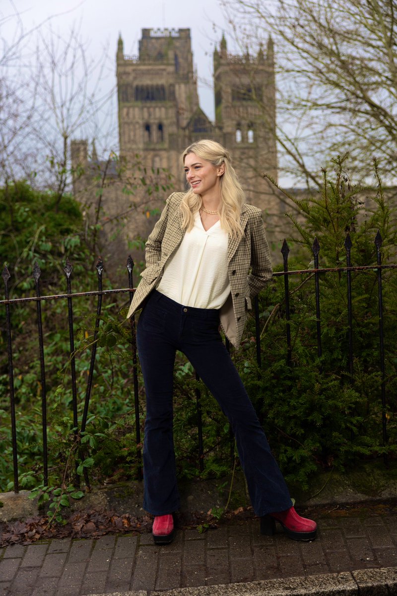 fleurmeston's tweet image. A progressively silly shoot for Country Life 

John Millard / Copyright Country Life Picture Library @Countrylifemag #countrylife #frontispiece