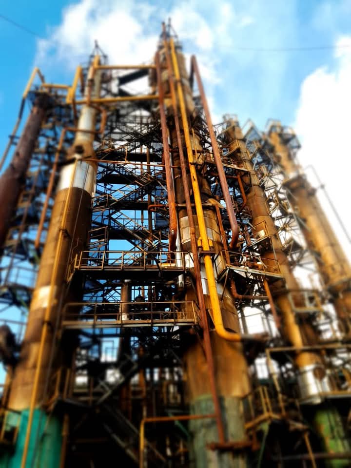 La  refinería de Petroleo Hermanos Díaz de #SantiagoDeCuba fue visitada #Hoy por la Primera Secretaria del Comité Provincial del Partido Beatriz Johnson Urrutia y el Gobernador Manuel Falcón Hernández.